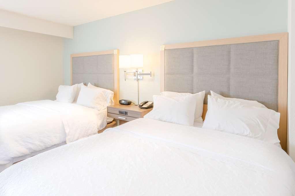 Hampton Inn Rochester Room photo