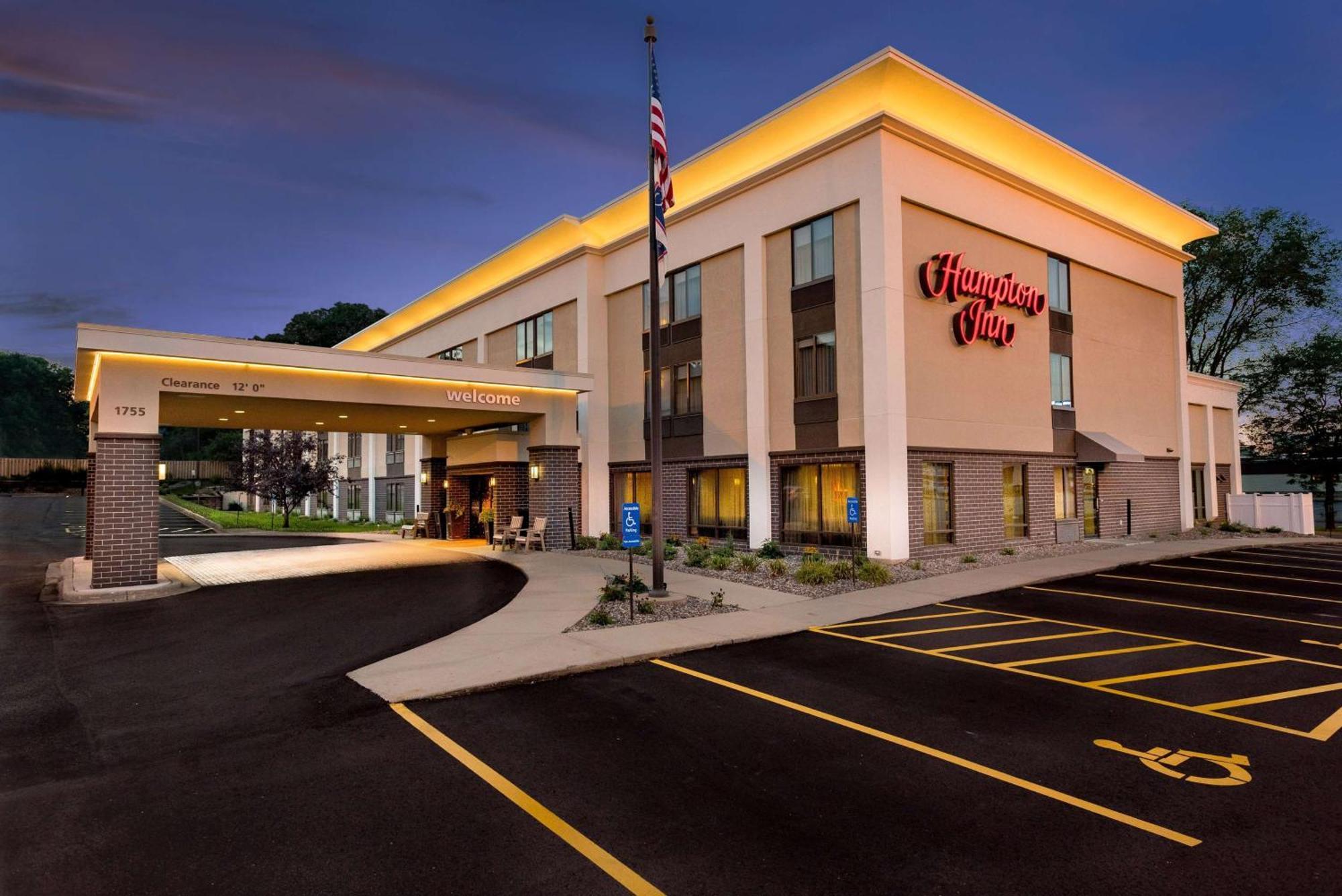 Hampton Inn Rochester Exterior photo