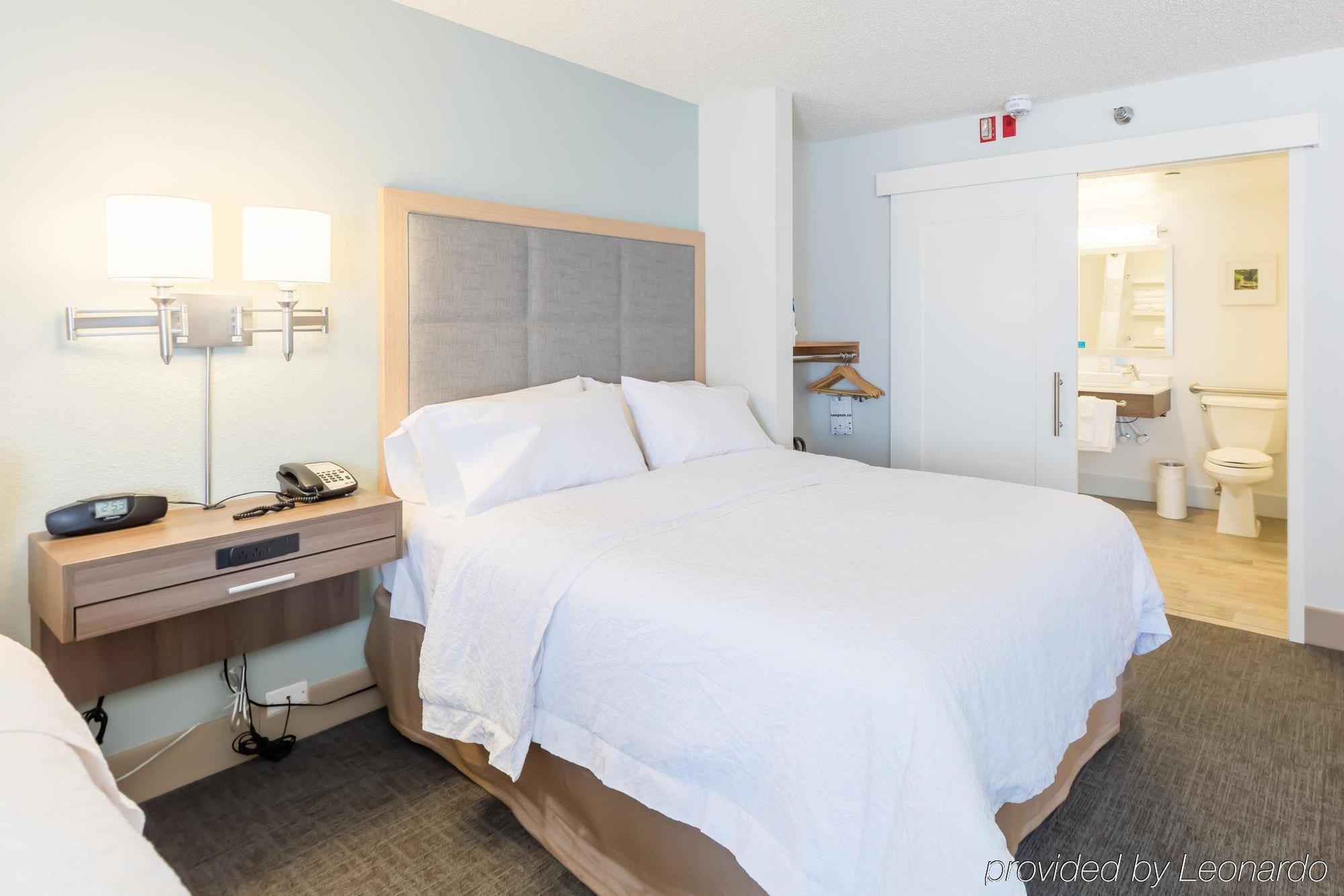 Hampton Inn Rochester Exterior photo