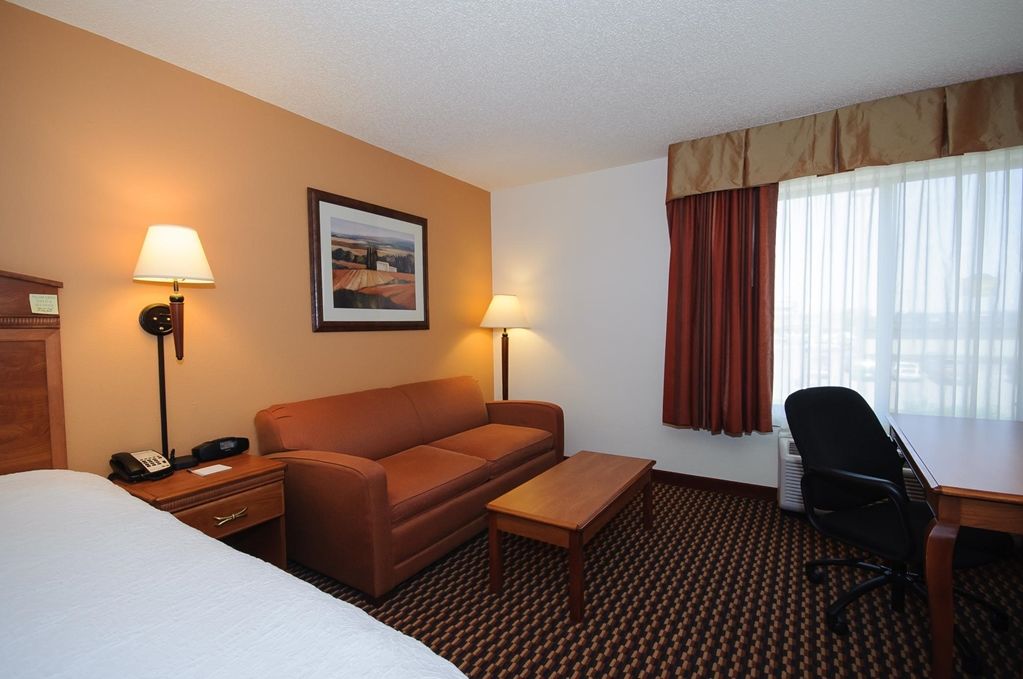 Hampton Inn Rochester Room photo