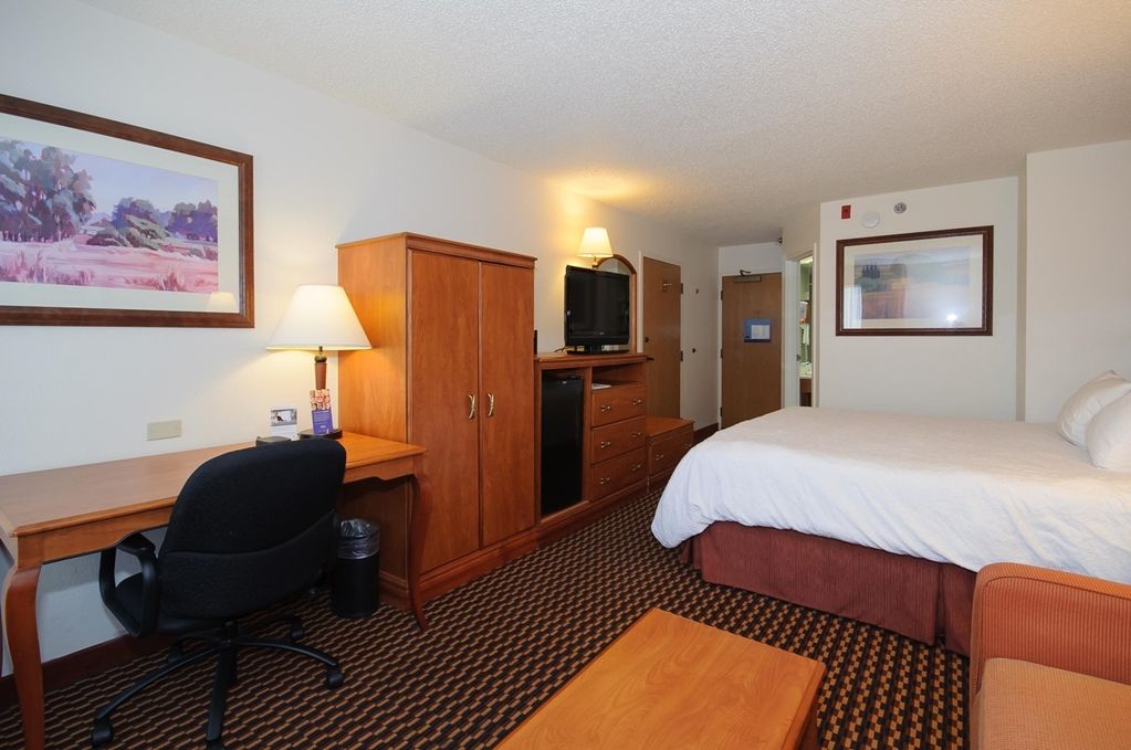 Hampton Inn Rochester Room photo